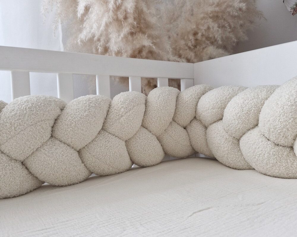 Braided Bumper Bouclé, 3 Strands – Cream