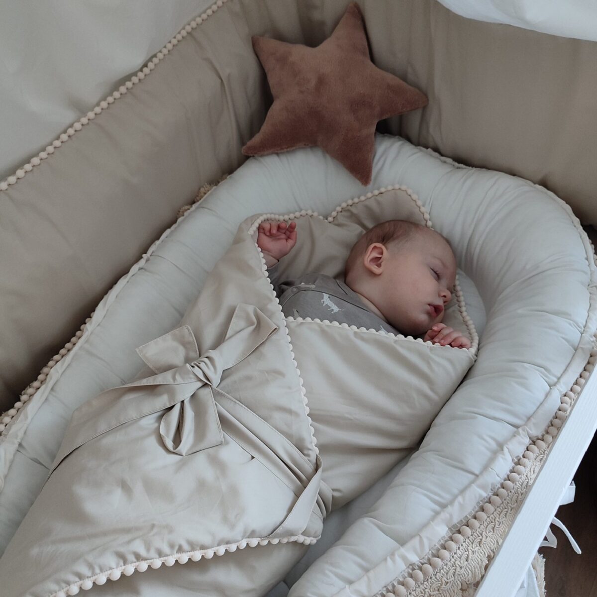 Boho Cot Bumper with Pompoms Boho Cot Bumper with Pompoms