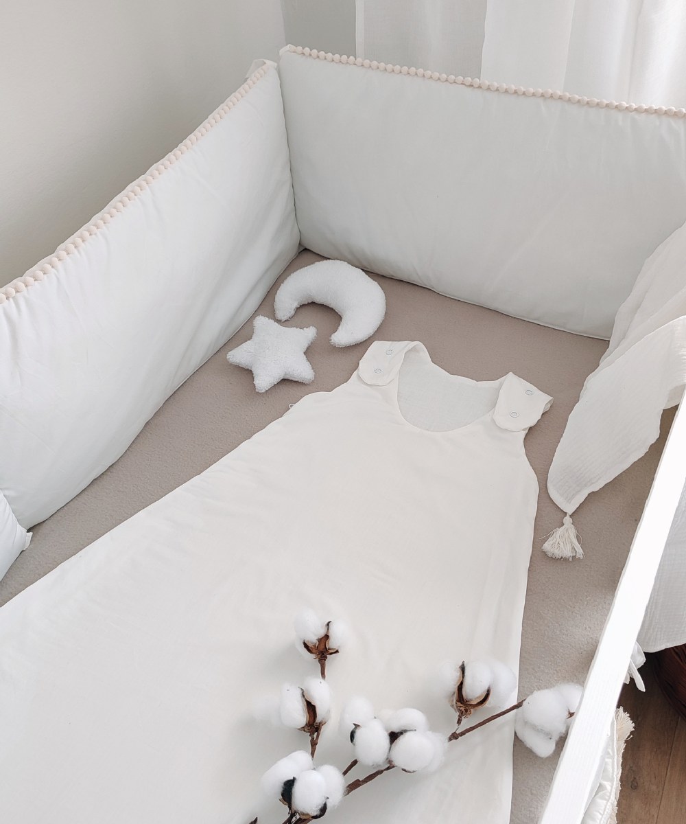 Boho Cot Bumper with Pompoms – Sand Boho Cot Bumper with Pompoms – Sand