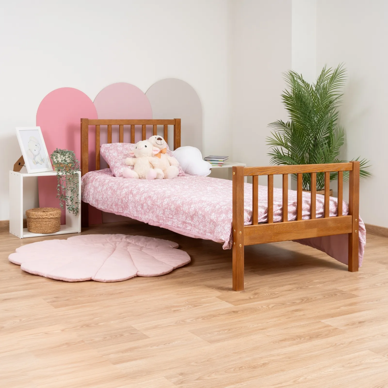 ELLA Children’s Bed – retro (in the children's room) ELLA Children’s Bed in pine wood, retro, in the children's room