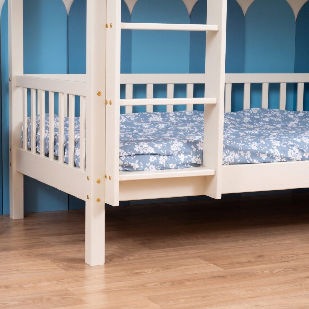 KOSMO Bunk Bed – cashmere (1) KOSMO Bunk Bed in pine wood, cashmere