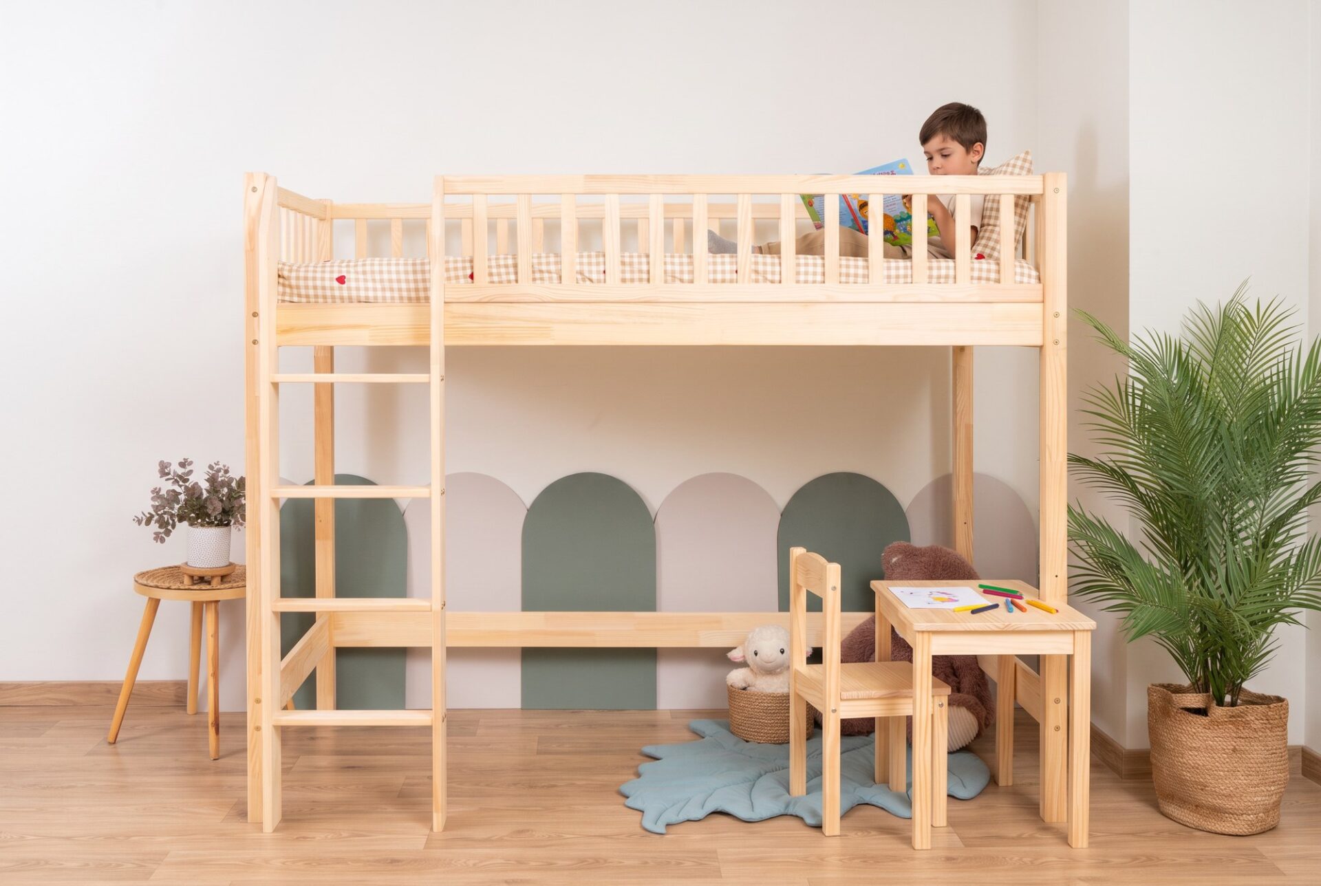 KOSMO Loft Bed – in the children's room (child) KOSMO Loft Bed in pine wood in a children's room