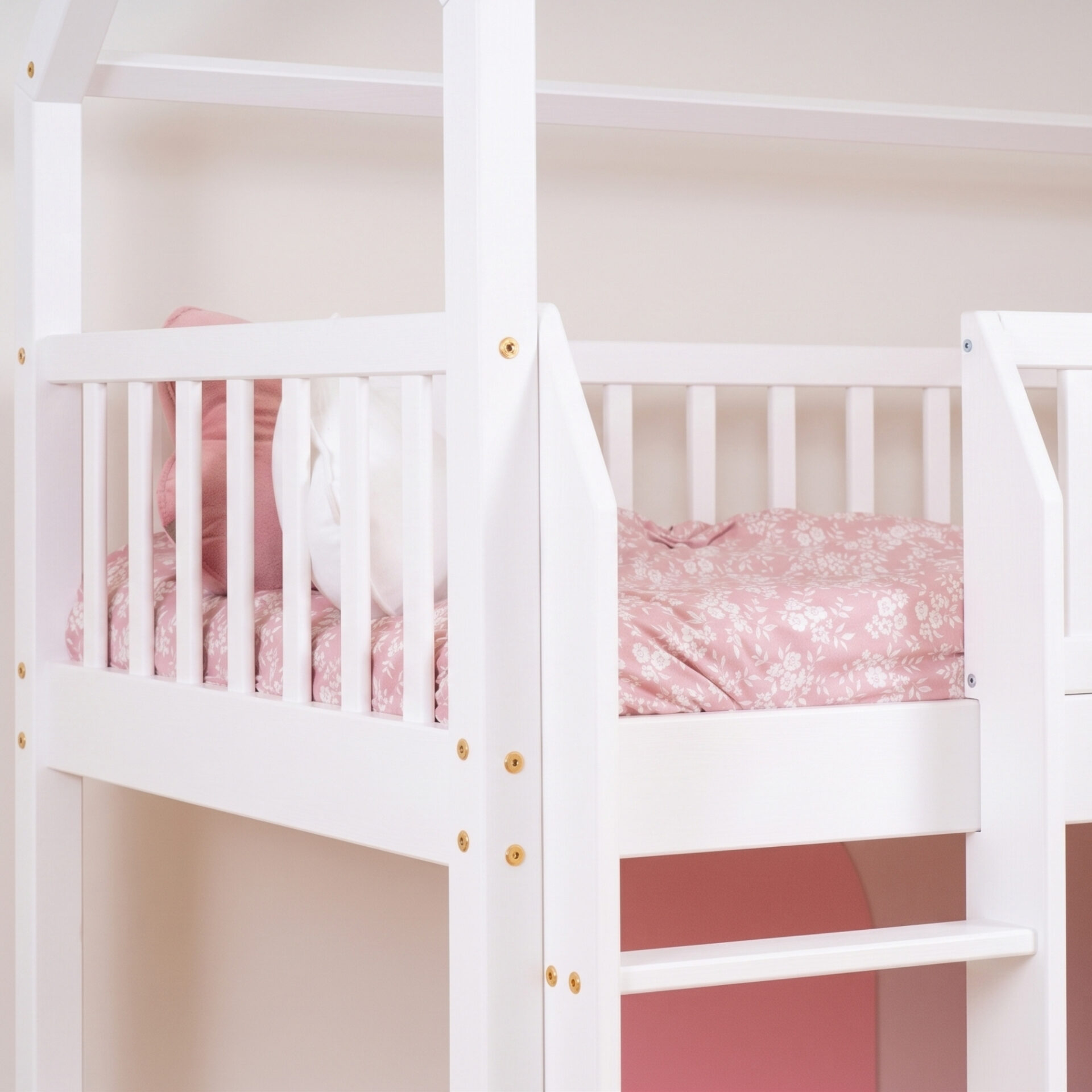 KOSMO Long Loft Bed – white (2) KOSMO Long Loft Bed in pine wood, white