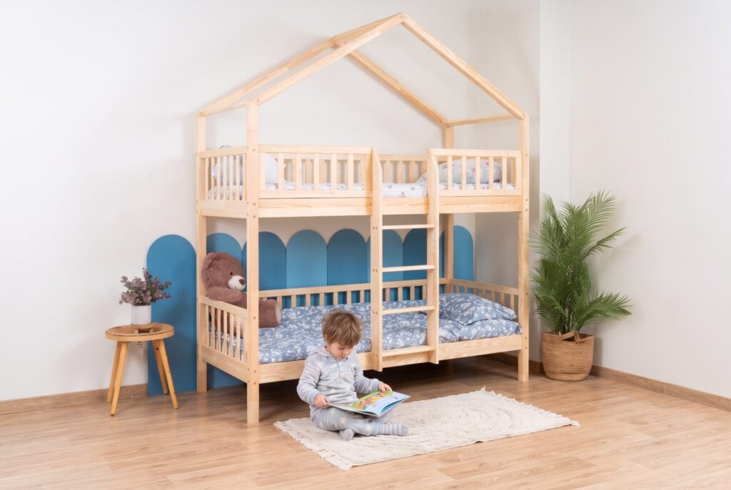 KOSMO Short Bunk Bed in pine wood in a children's room
