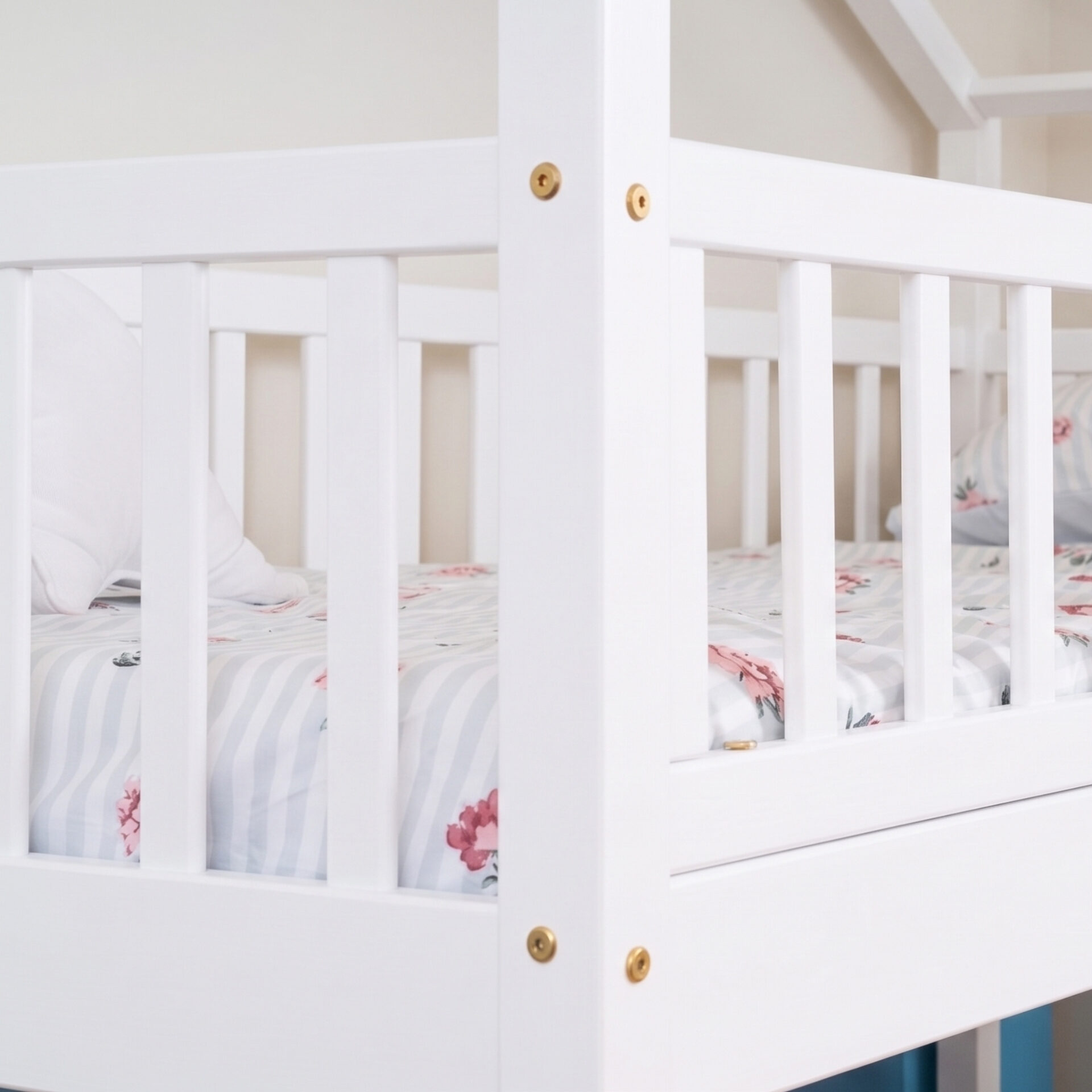 KOSMO Short Bunk Bed in pine wood, white