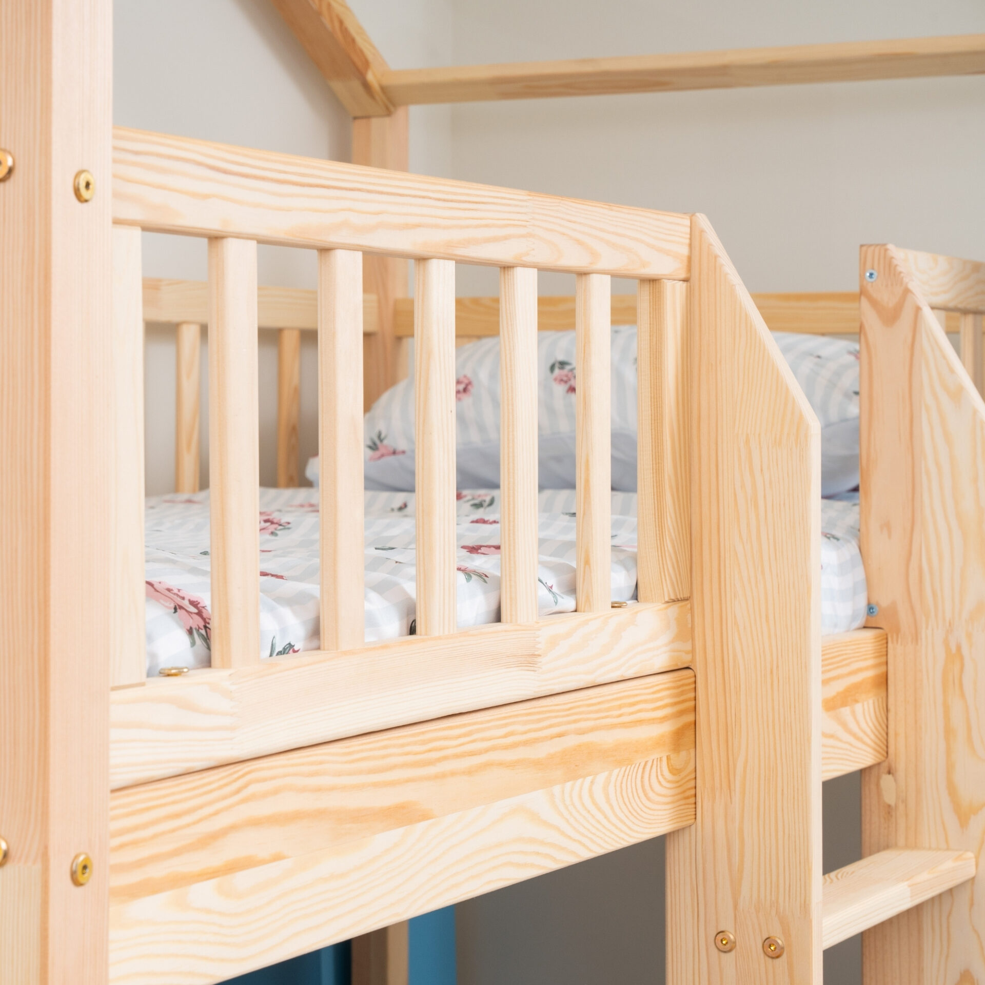 KOSMO Short Bunk Bed in pine wood, natural pine