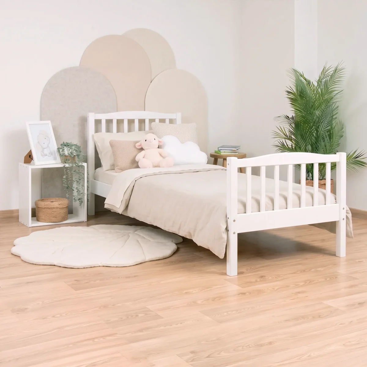 MALVA Children’s Bed in pine wood, white, in the children's room