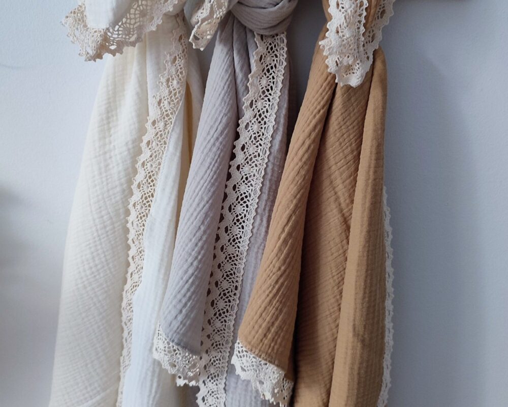 Muslin Blanket with Lace and Pillow Muslin Blanket with Lace and Pillow