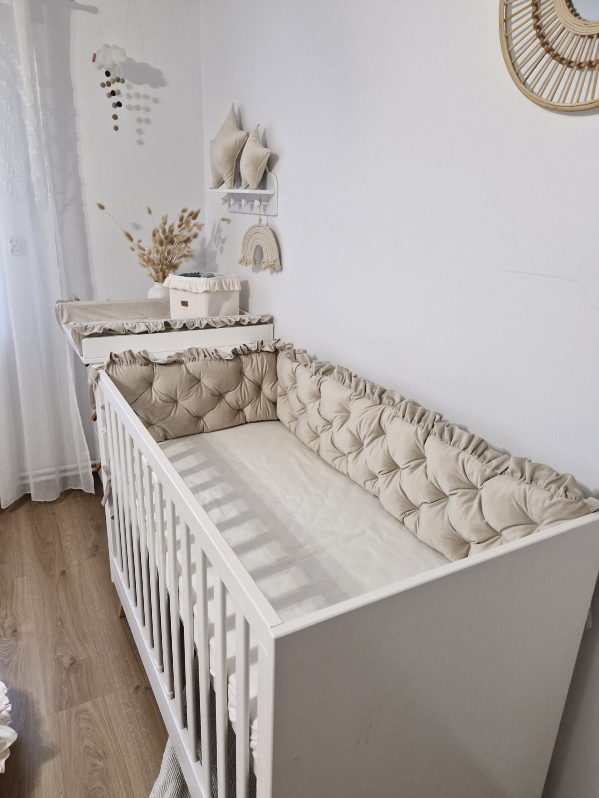 Quilted Velvet Cot Bumper with Ruffle Quilted Velvet Cot Bumper with Ruffle