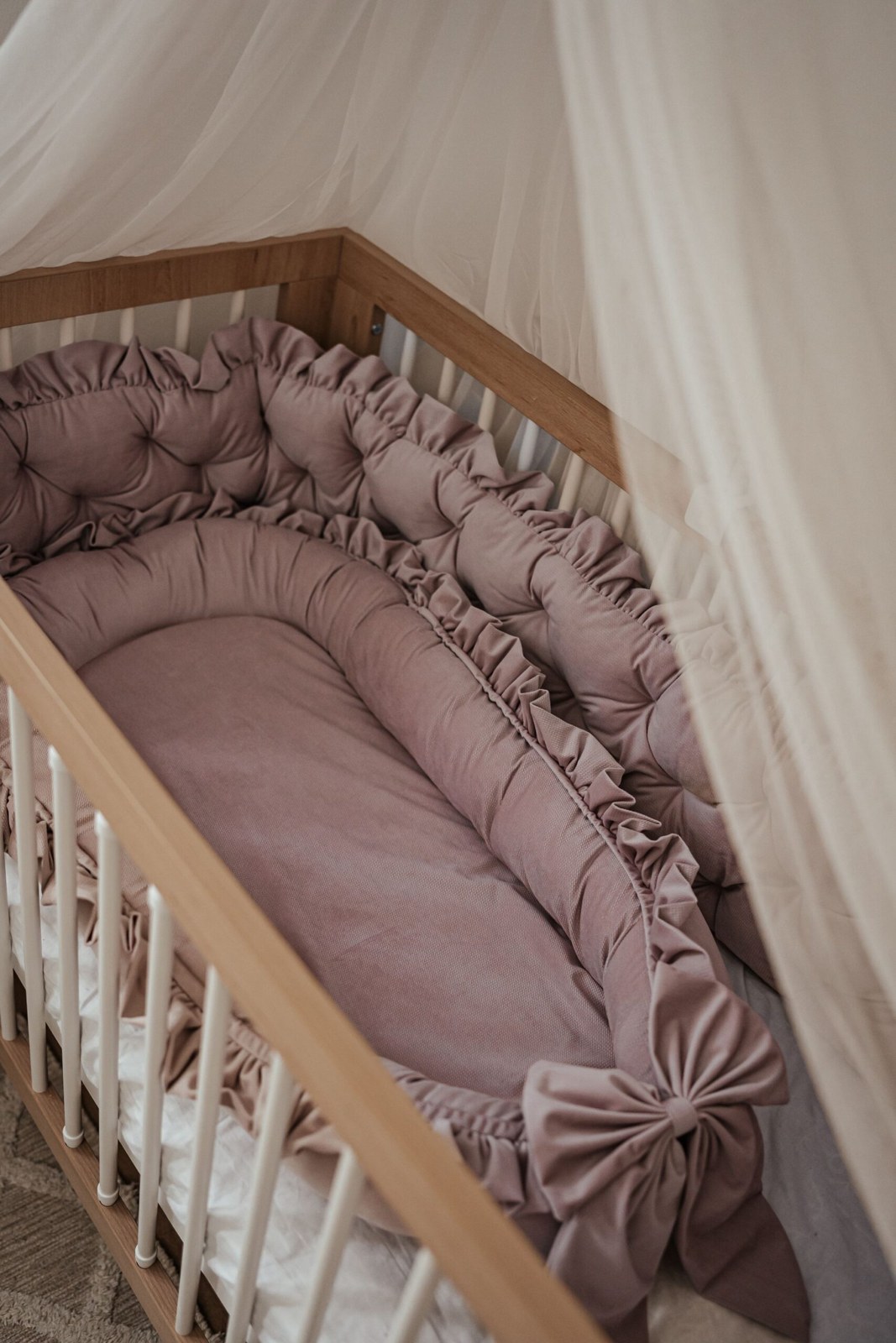Quilted Velvet Cot Bumper with Ruffle Quilted Velvet Cot Bumper with Ruffle