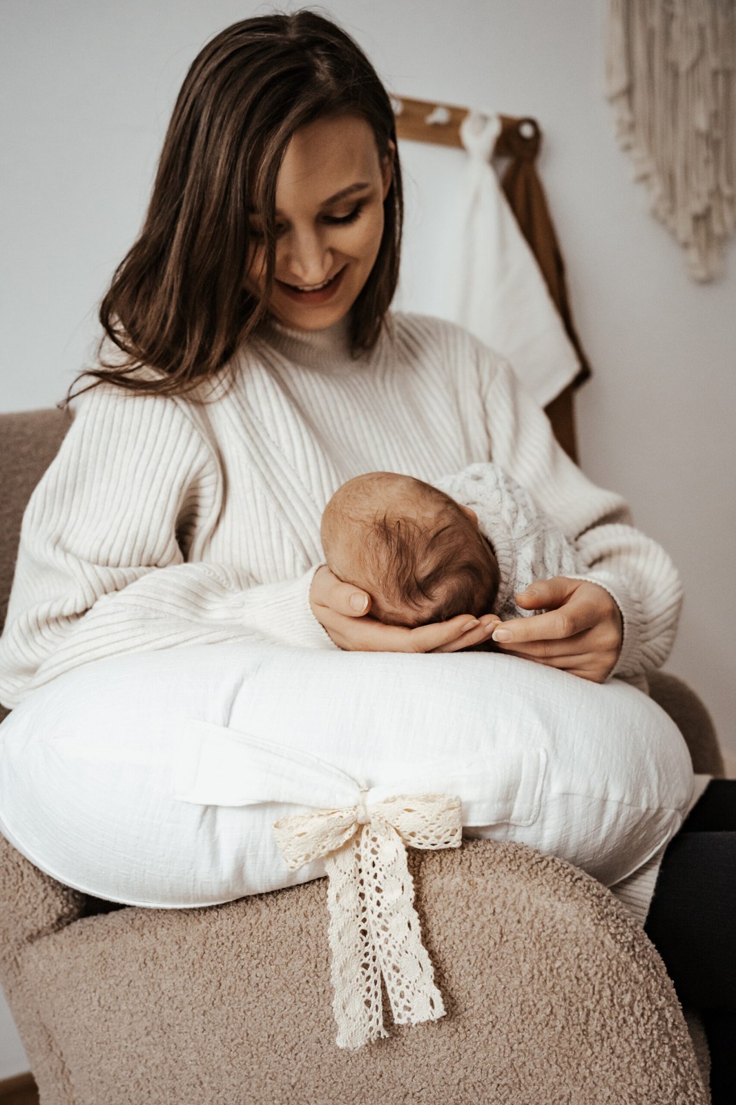 Elegant Muslin Nursing Pillow – Ecru