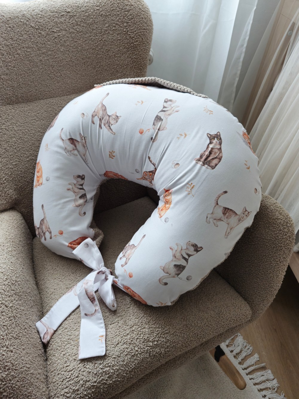 Adjustable Nursing Pillow with Waist Tie – Kittens Adjustable Nursing Pillow with Waist Tie – Kittens