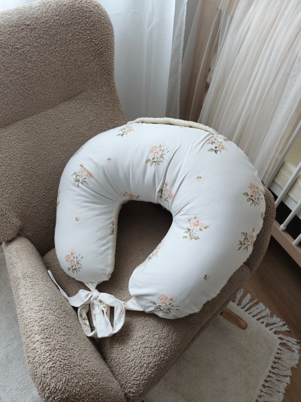 Adjustable Nursing Pillow with Waist Tie – Tea Roses Adjustable Nursing Pillow with Waist Tie – Tea Roses