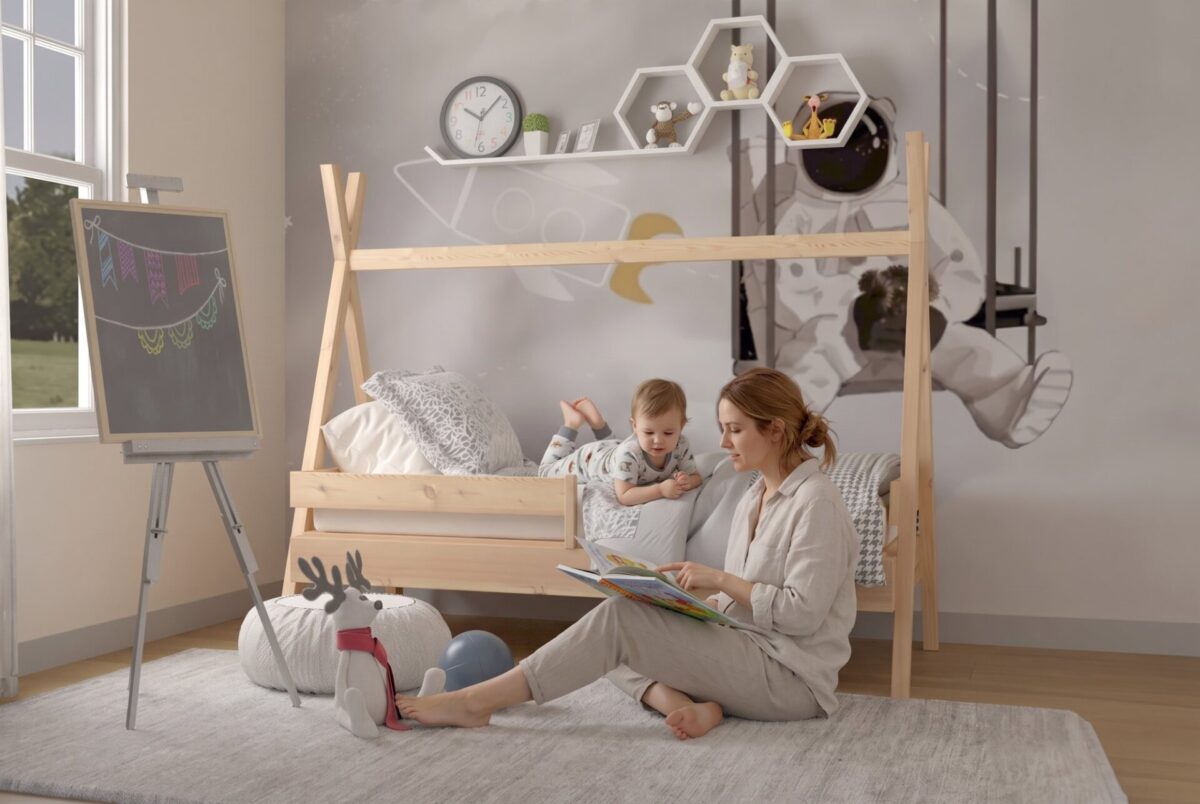 Tipi PLUS Pine Bed – story time together